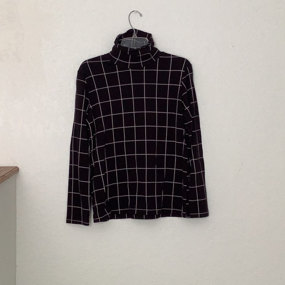 Printed Black And White Turtle Neck